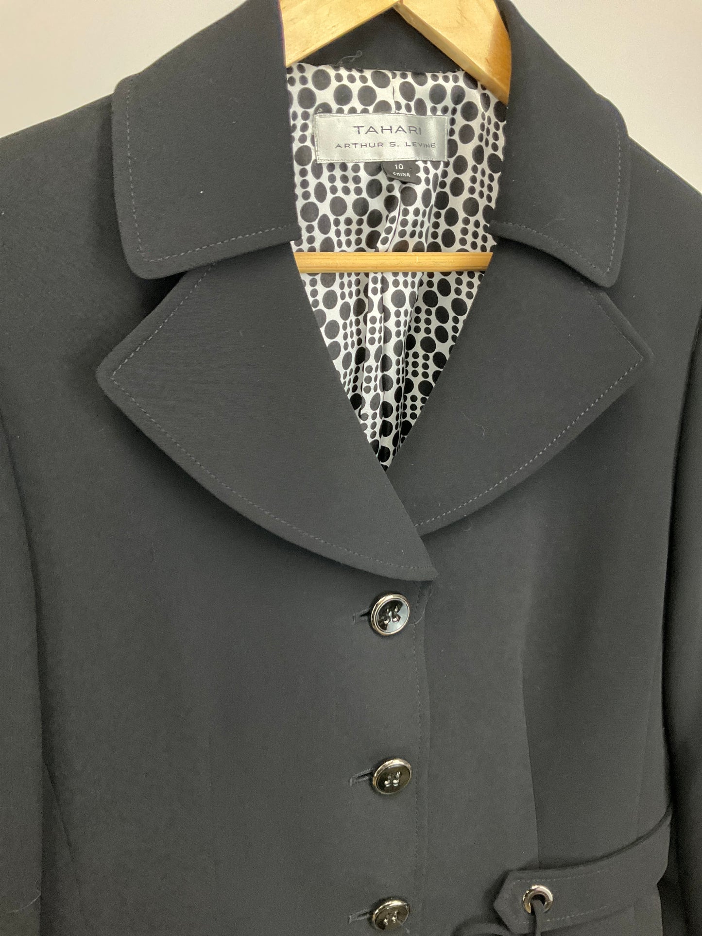 TAHARI BLACK BLAZER SZ 10