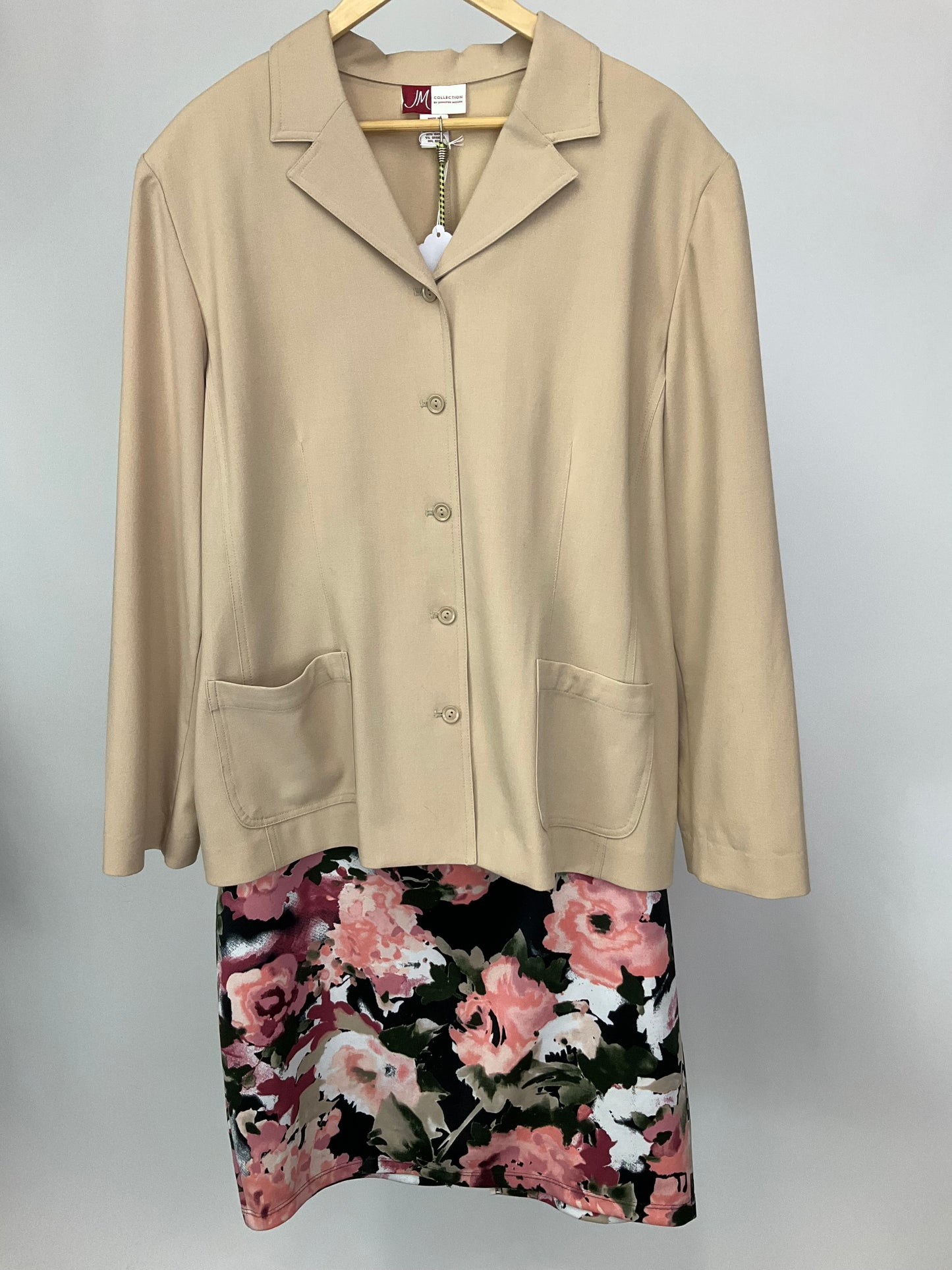 JM COLLECTION TAN BLAZER SZ 18