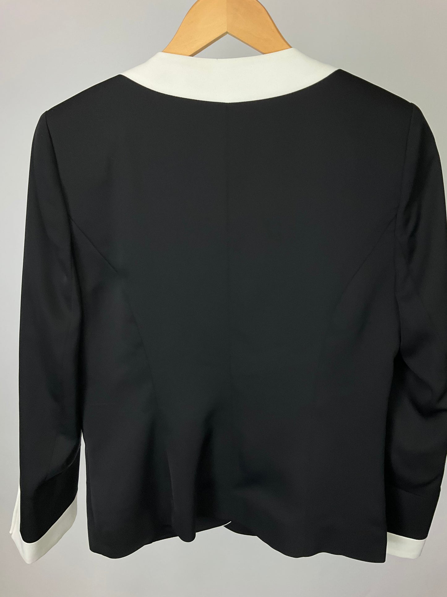 NWT CENTRIX BLK/WHT BLAZER SZ 8