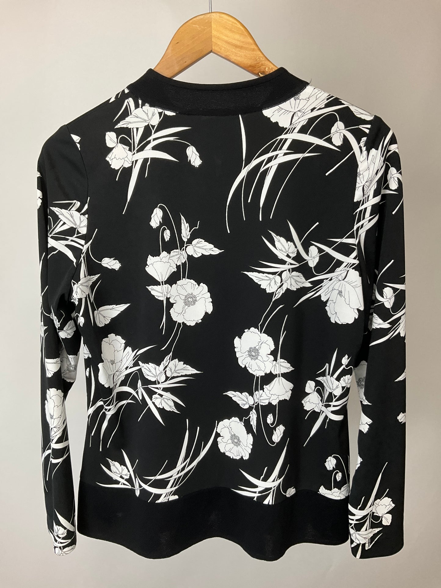 MISOOK BLACK/WHITE FLORAL JACKET SZ XS