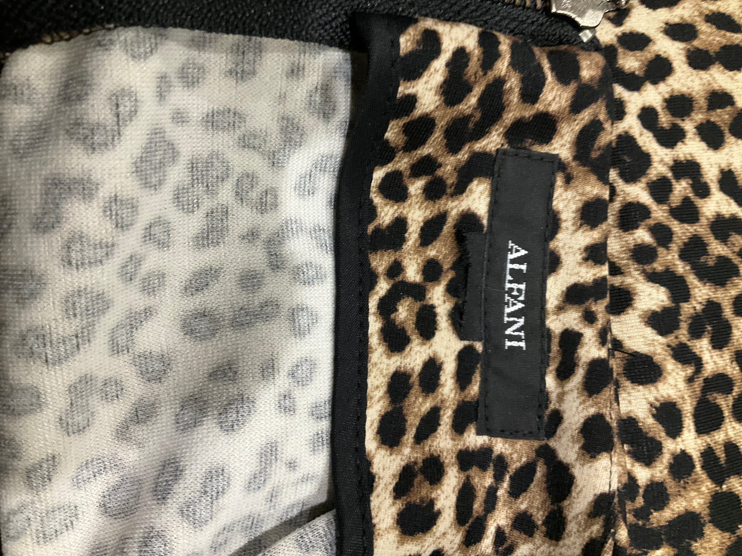 ALFANI LEOARD PRINT SKIRT SZ S