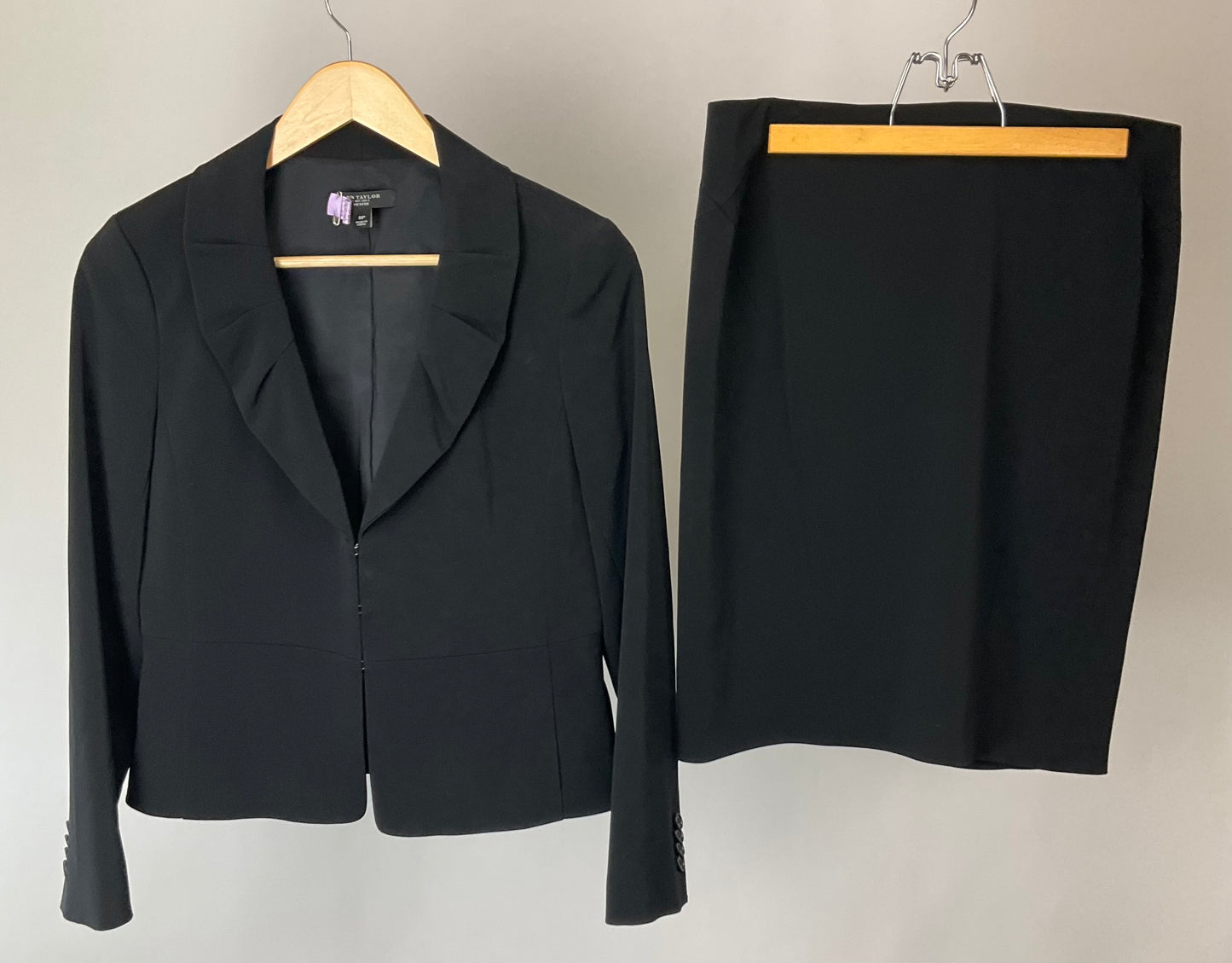 ANN TAYLOR BLACK SKIRT SUIT SZ 8P