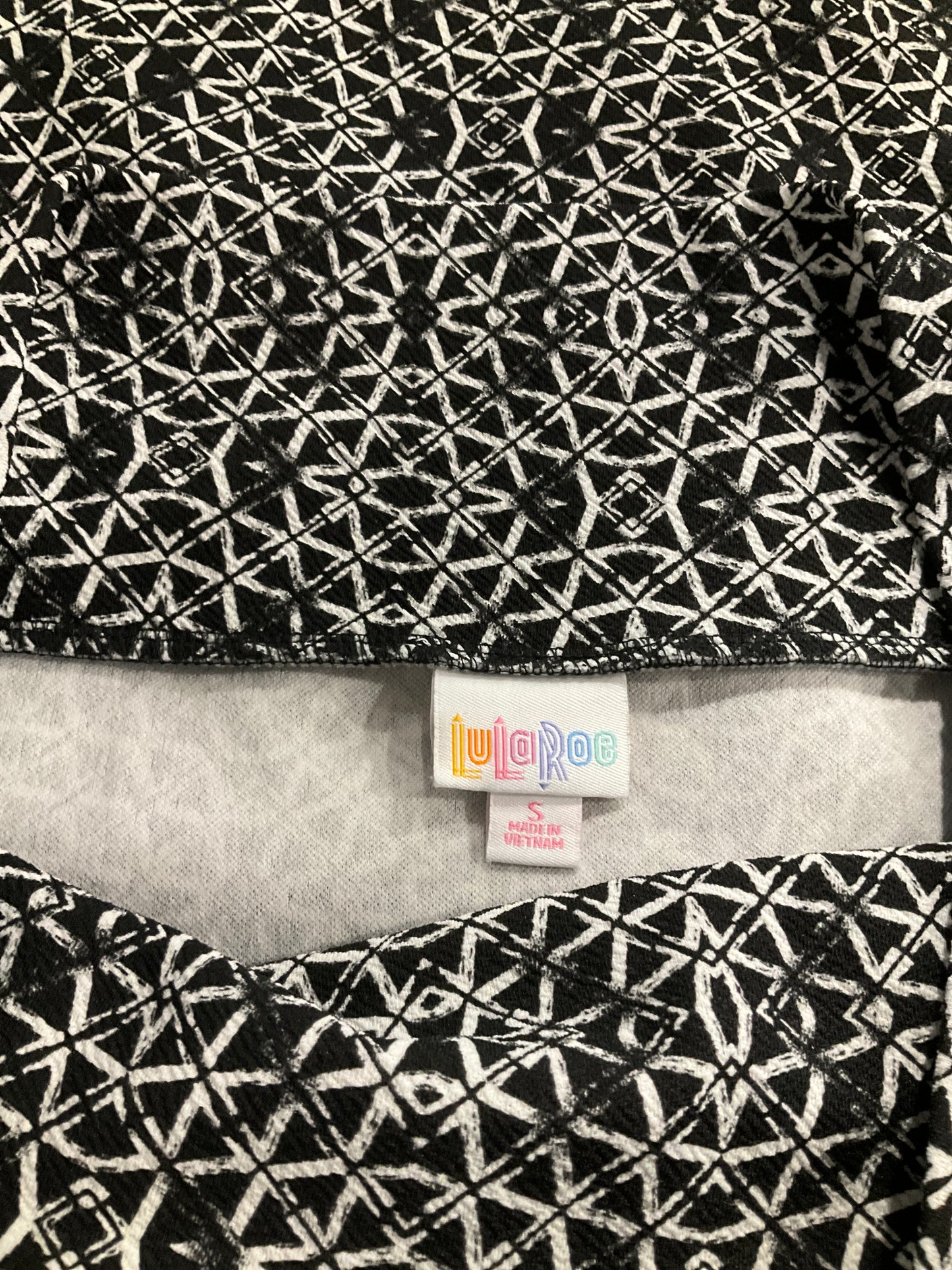LULAROE BLACK/WHITE SKIRT SZ SMALL