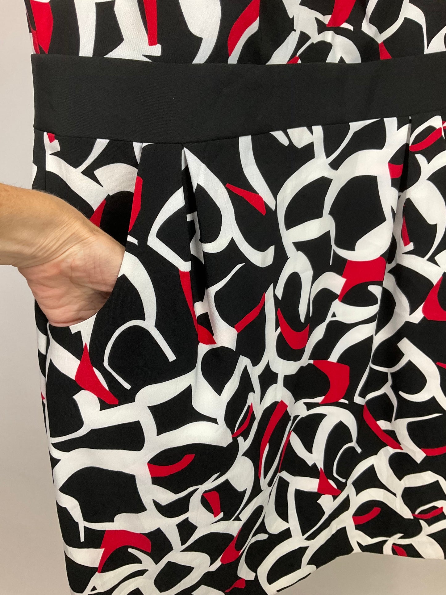 JESSICA HOWARD RED/BLACK/WHITE DRESS SZ 14