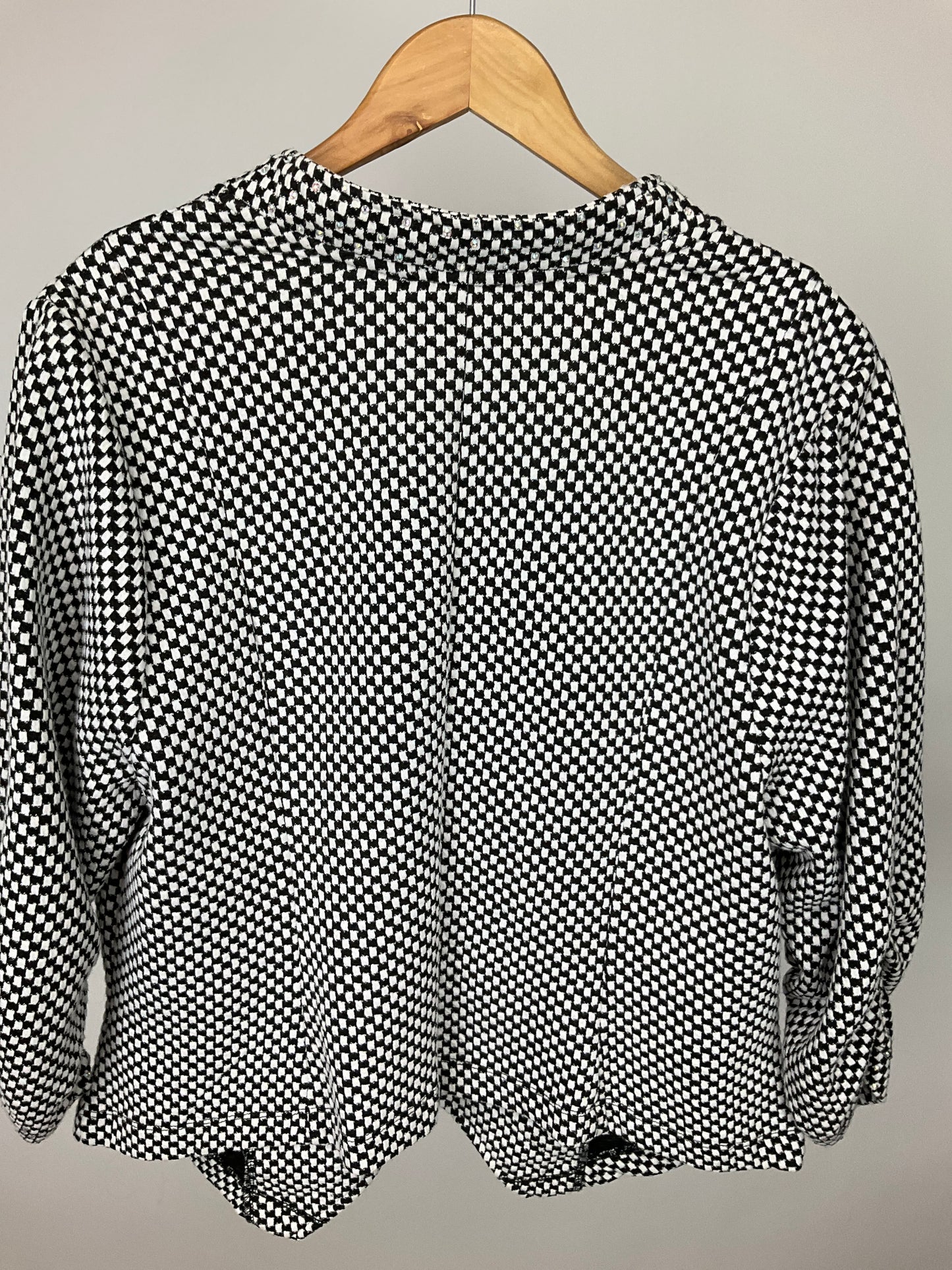 TORRID BLACK/WHITE BLAZER SZ 2X