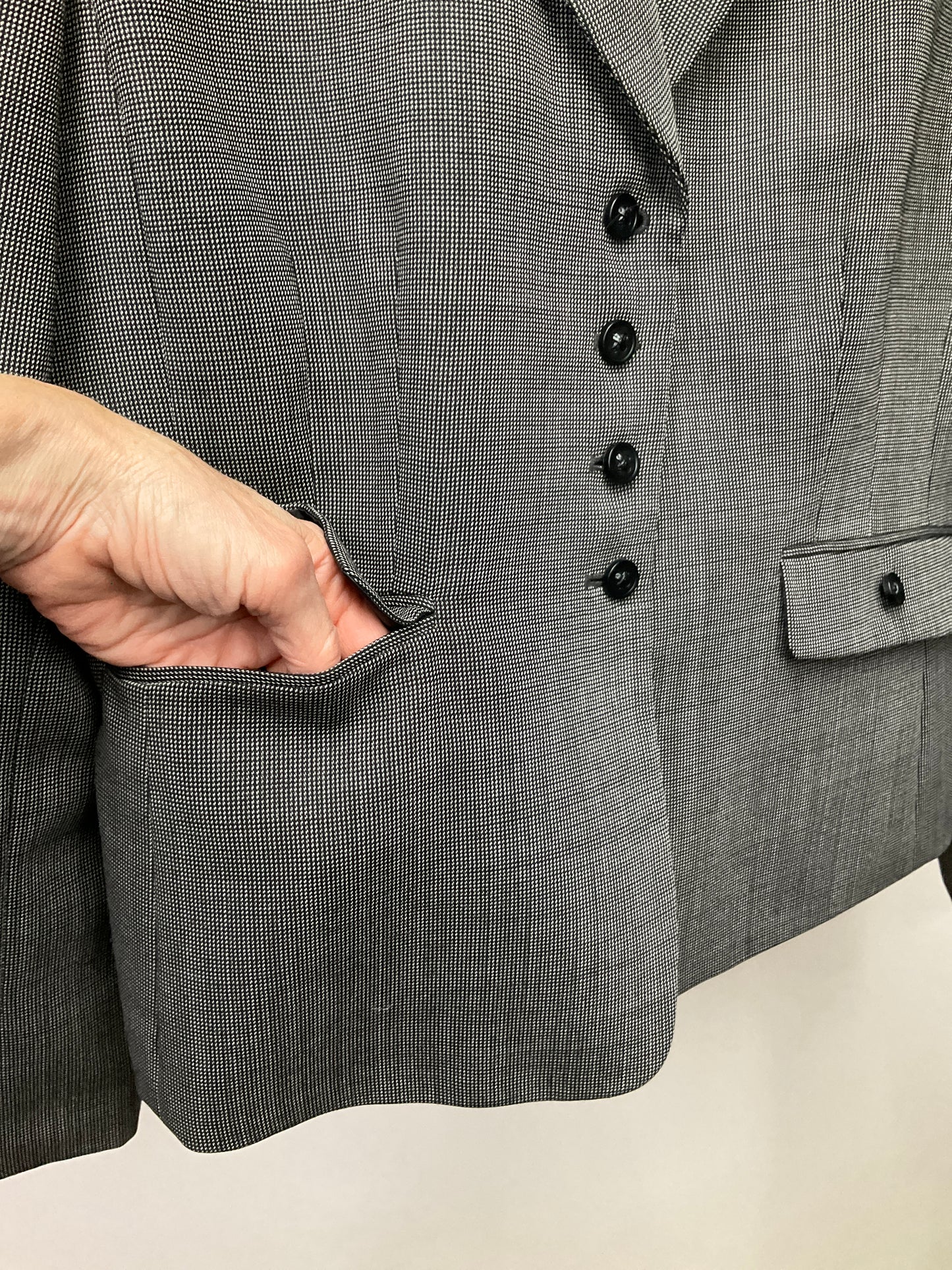 TAHARI GREY SKIRT SUIT SZ 14