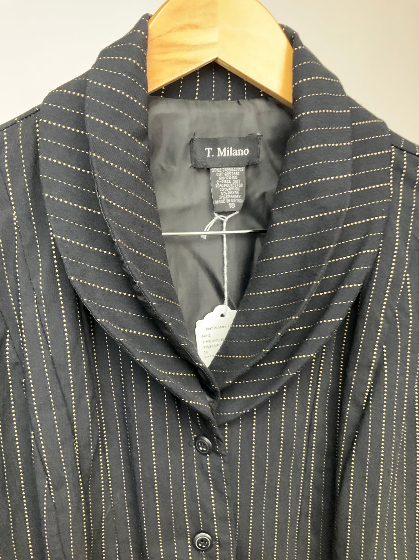 T MILANO BLACK PINSTRIP SKIRT SUIT SZ 18