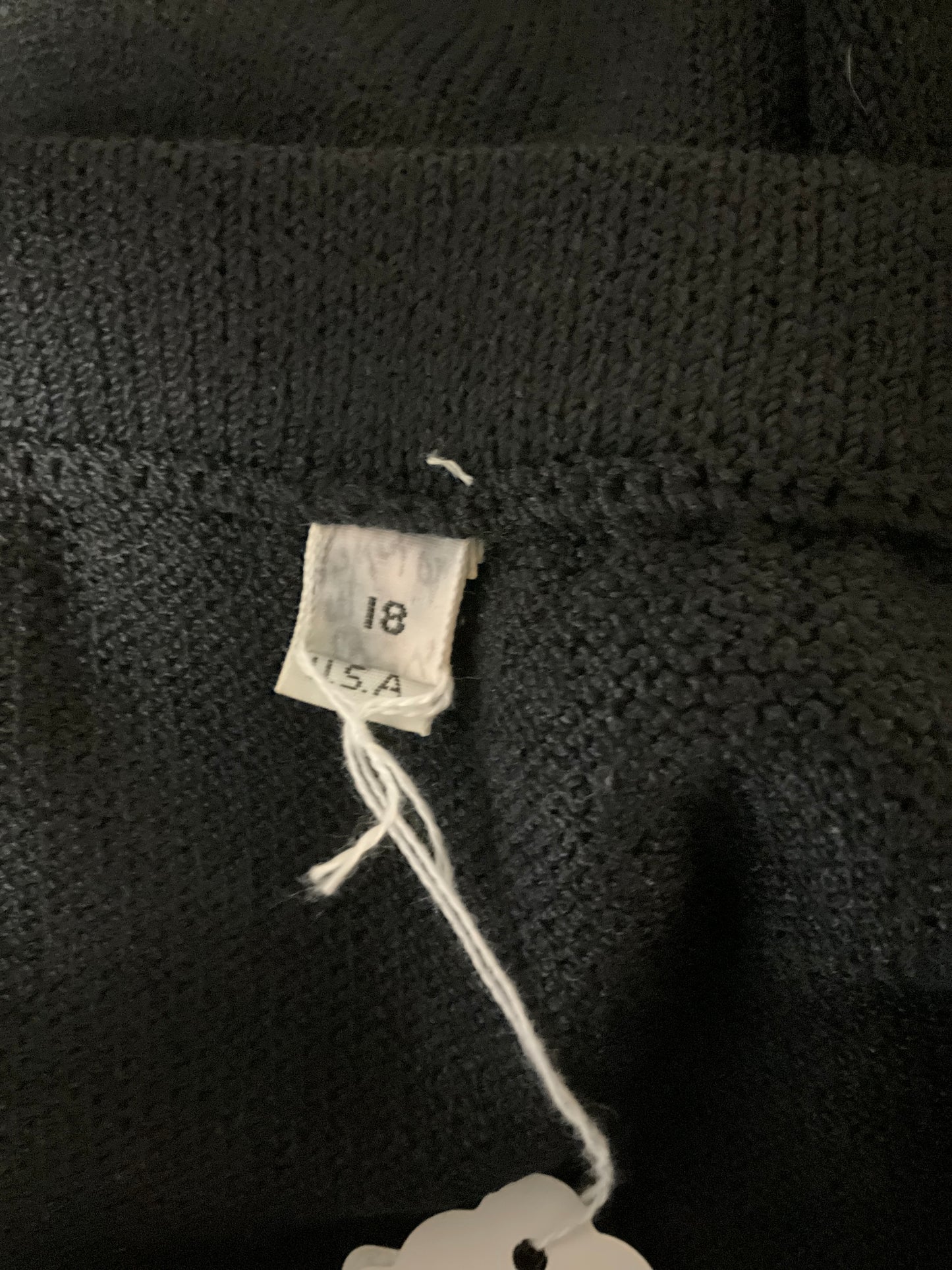 NO BRAND BLACK KNIT SKIRT SZ 18