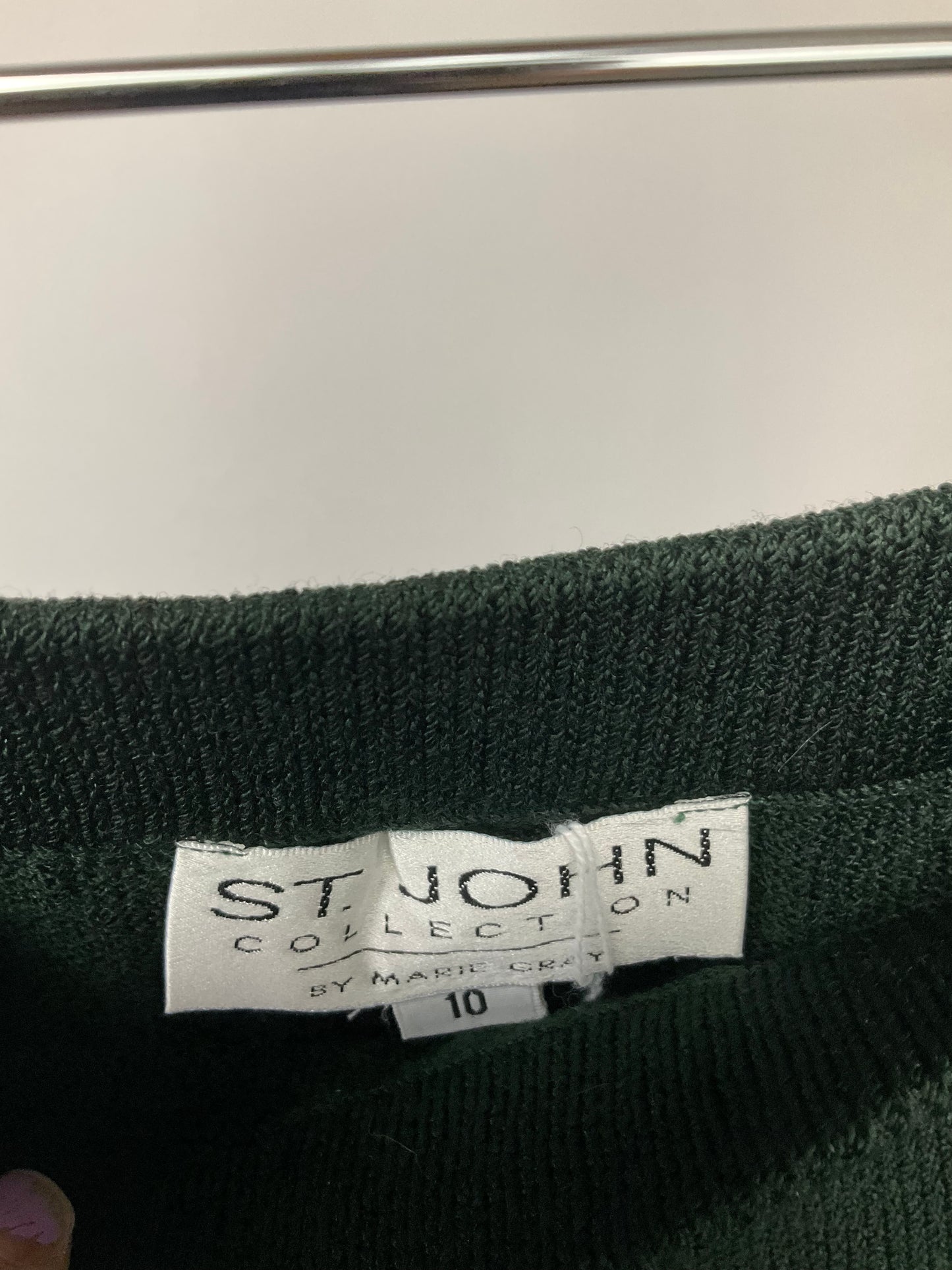 ST JOHN COLLECTION GREEN SKIRT SZ 10