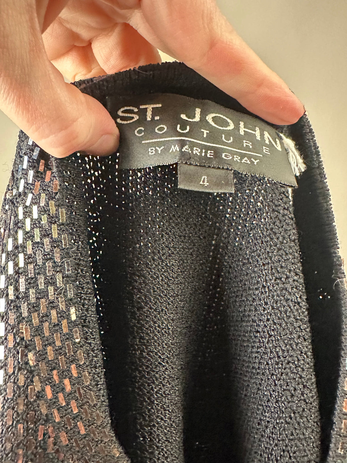 ST JOHN COUTURE BLACK RAINBOW PAILETTES SZ 4