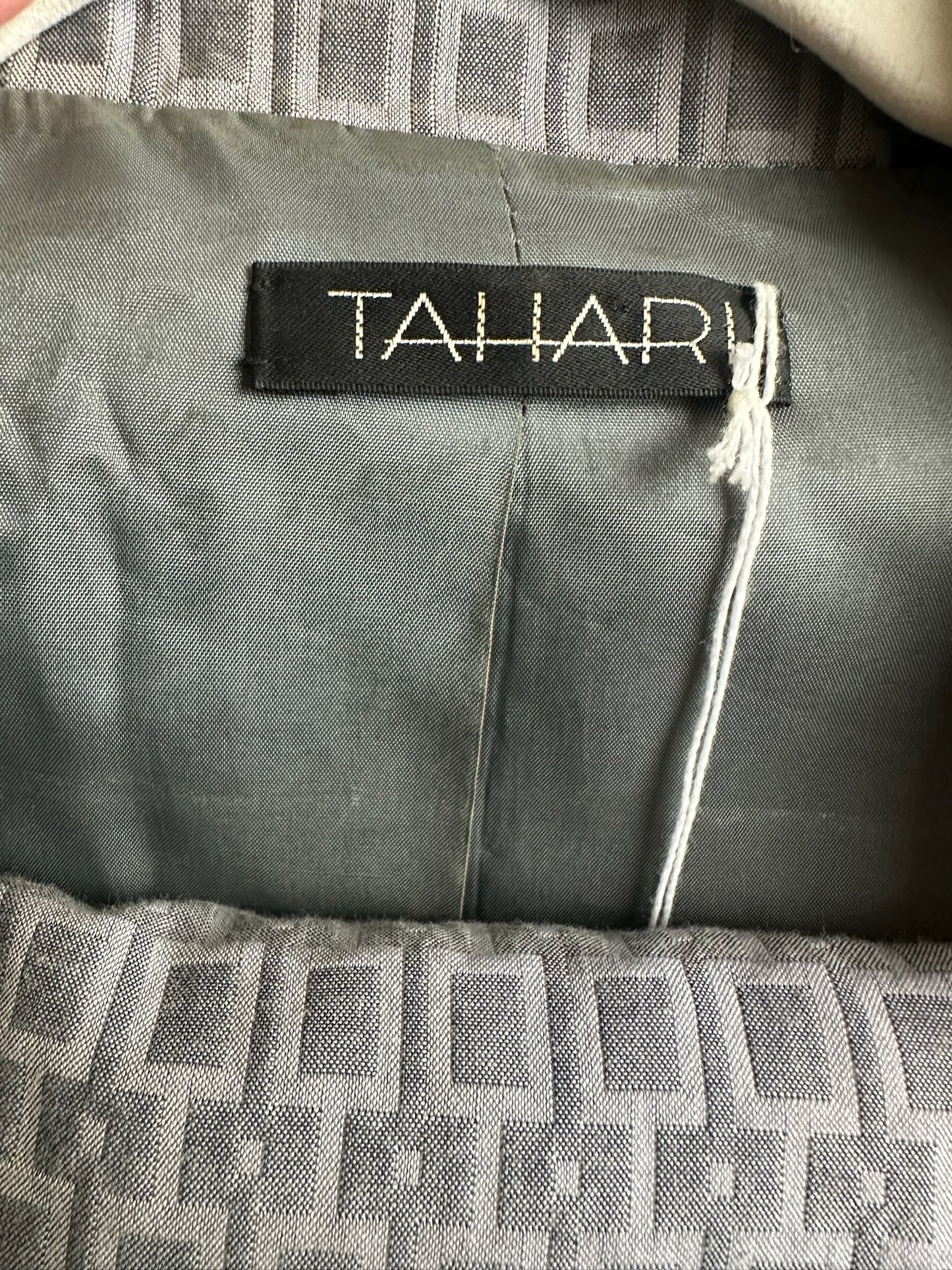 TAHARI SILVER SKIRT SUIT SZ 6