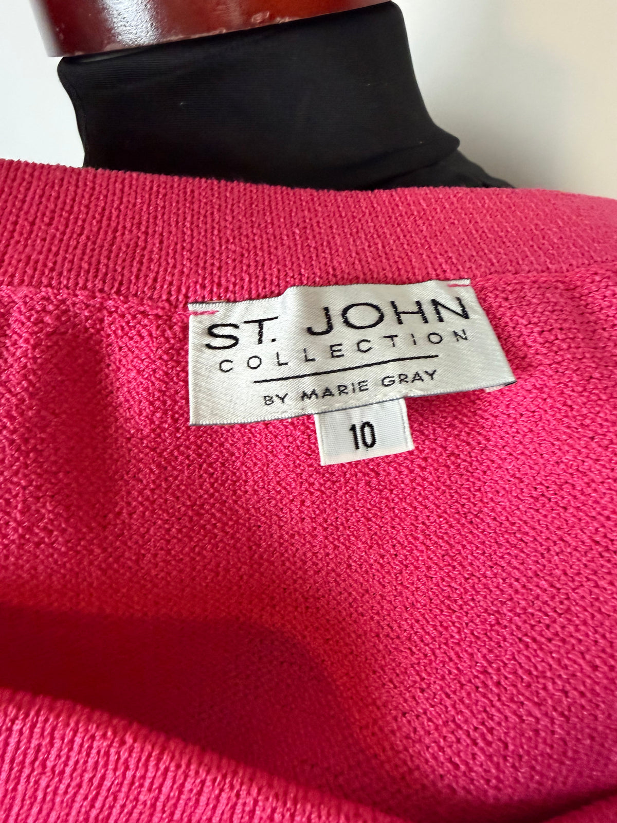 ST JOHN PINK SHORT SLEEVE SKIRT SUIT