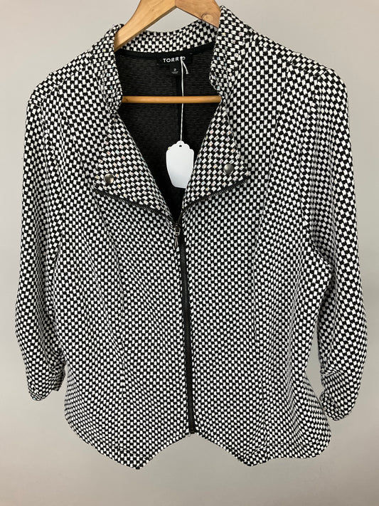 TORRID BLACK/WHITE BLAZER SZ 2X