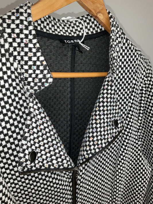 TORRID BLACK/WHITE BLAZER SZ 2X