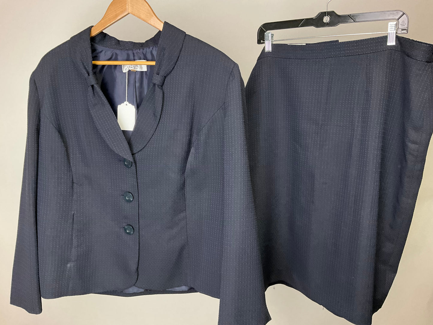 LE SUIT WOMAN BLUE SKIRT SUIT SZ 22W