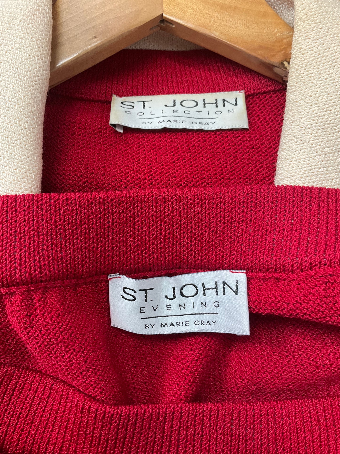 ST JOHN COLLECTION RED CREAM SKIRT SUIT SZ 12-14