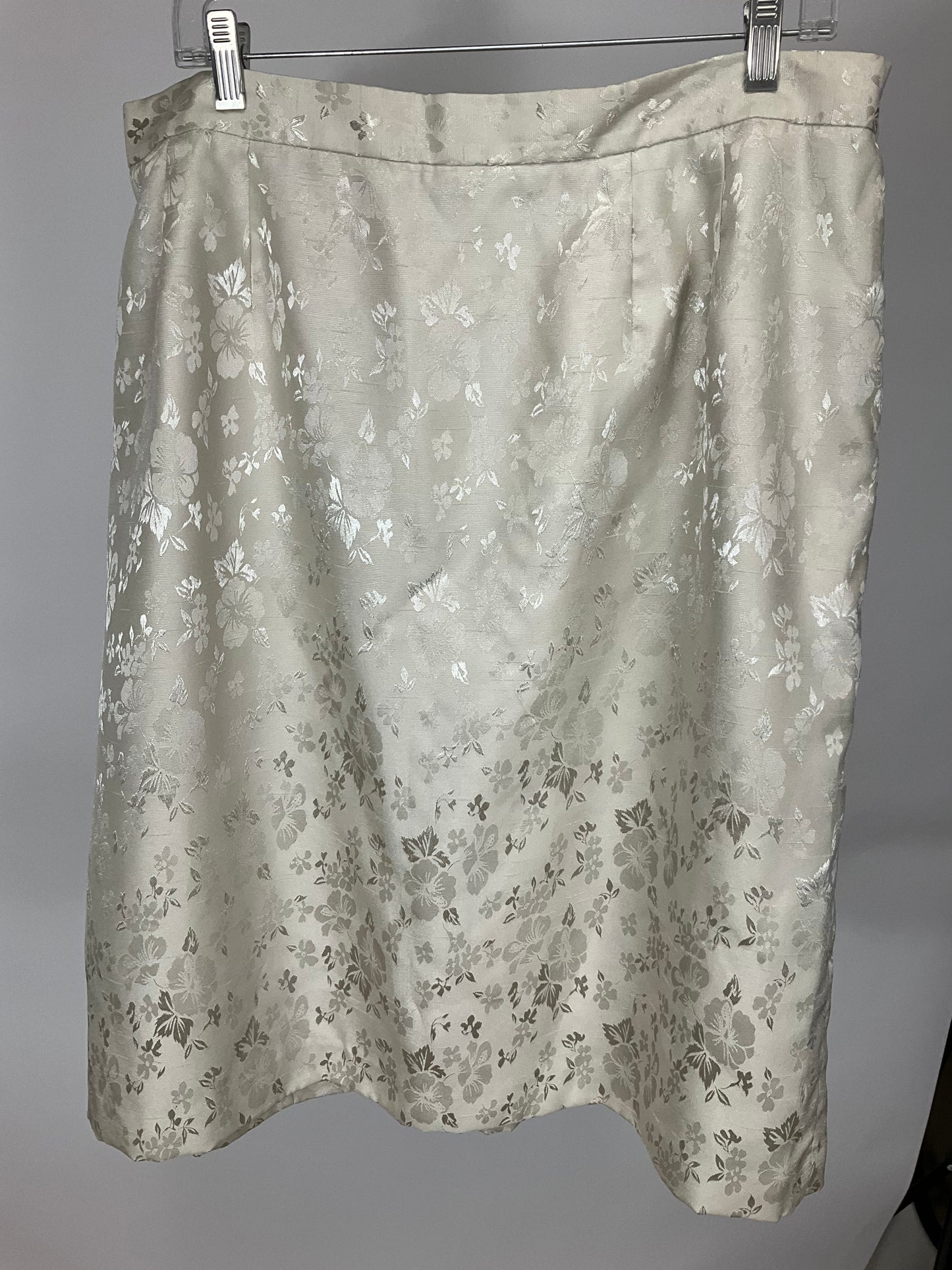 NICOLETTE CREAM SKIRT SUIT SZ 18W