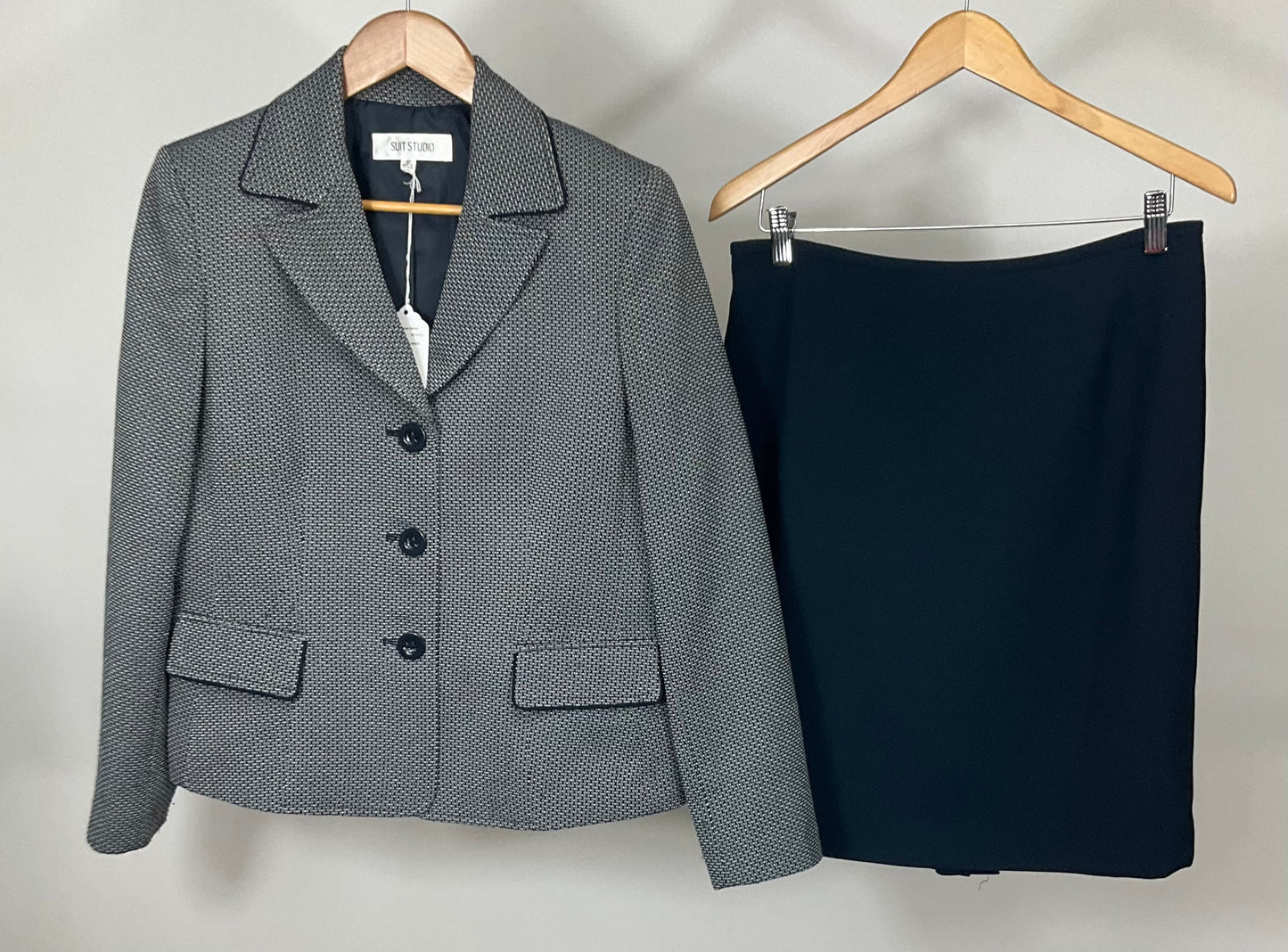 SUIT STUDIO BLUE/WHITE SKIRT SUIT SZ 10
