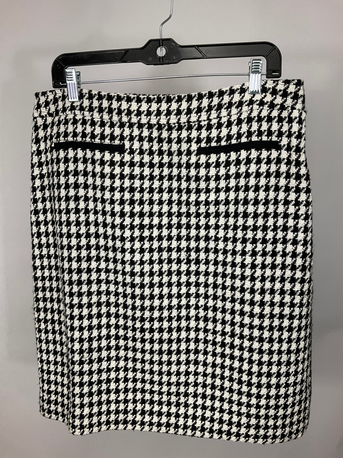 TALBOTS BLACK/WHITE SKIRT SZ 12