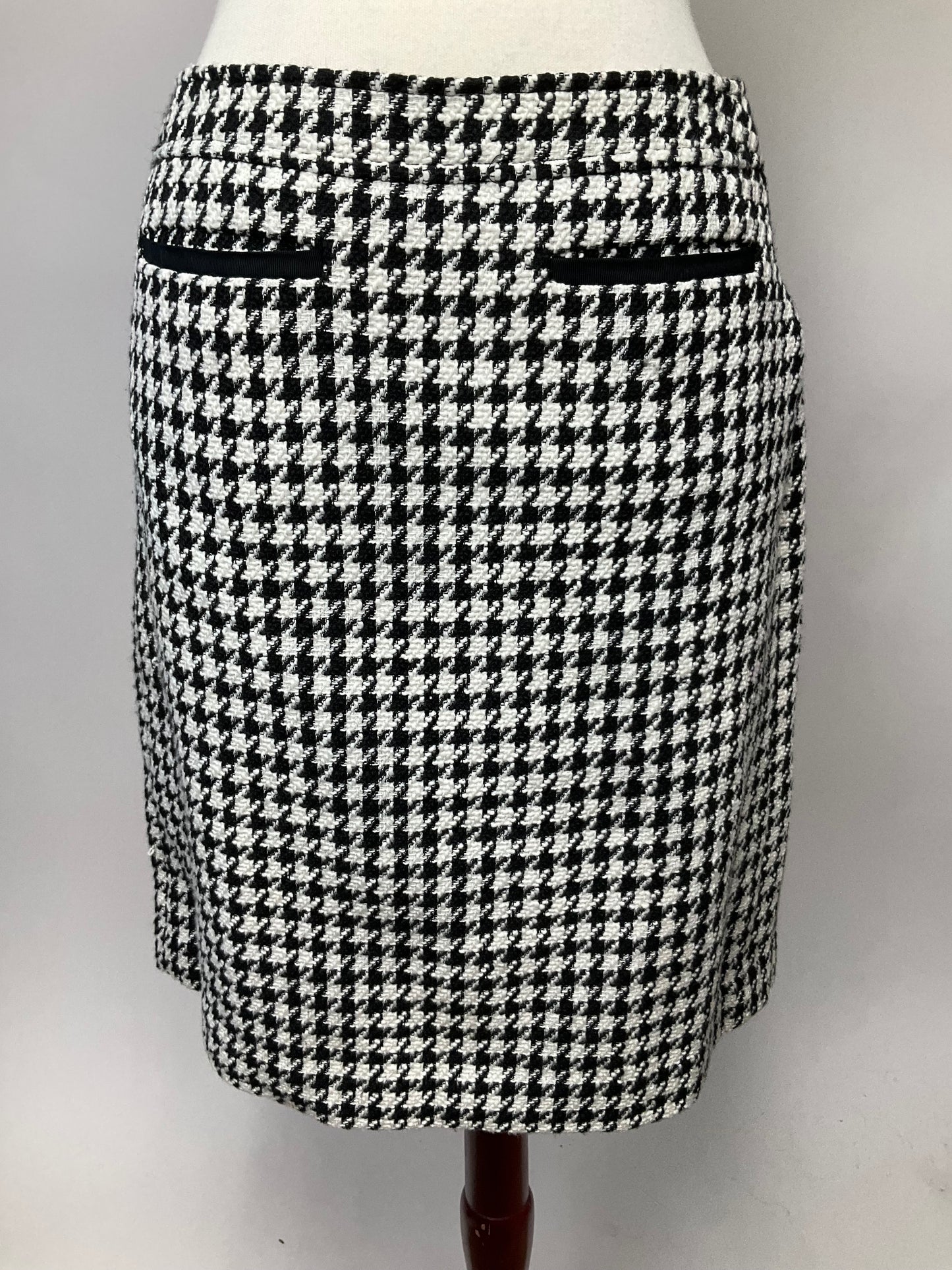 TALBOTS WHITE/BLACK SKIRT SUIT SZ 6