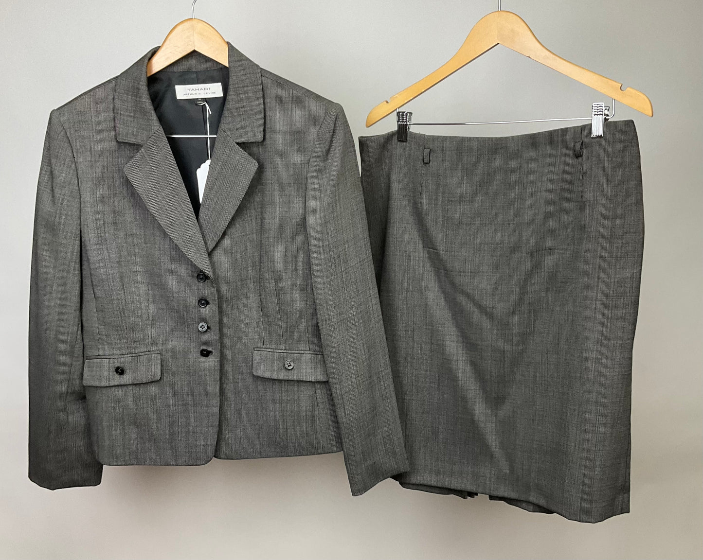 TAHARI GREY SKIRT SUIT SZ 14