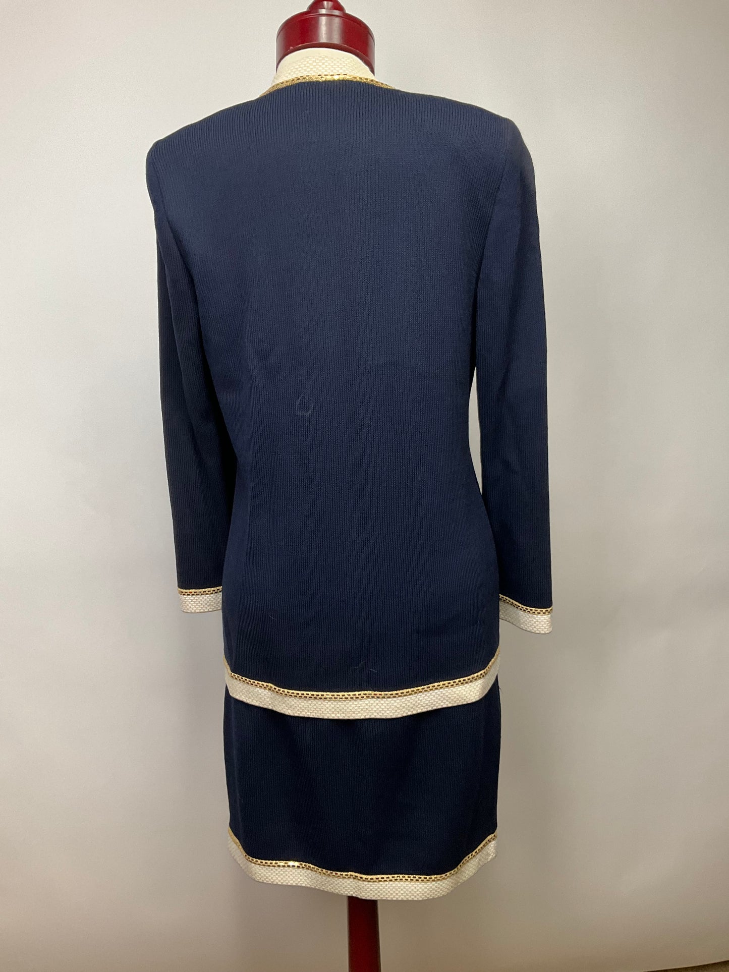 ST JOHN EVENING BLUE/CREAM SKIRT SUIT SZ 6/8