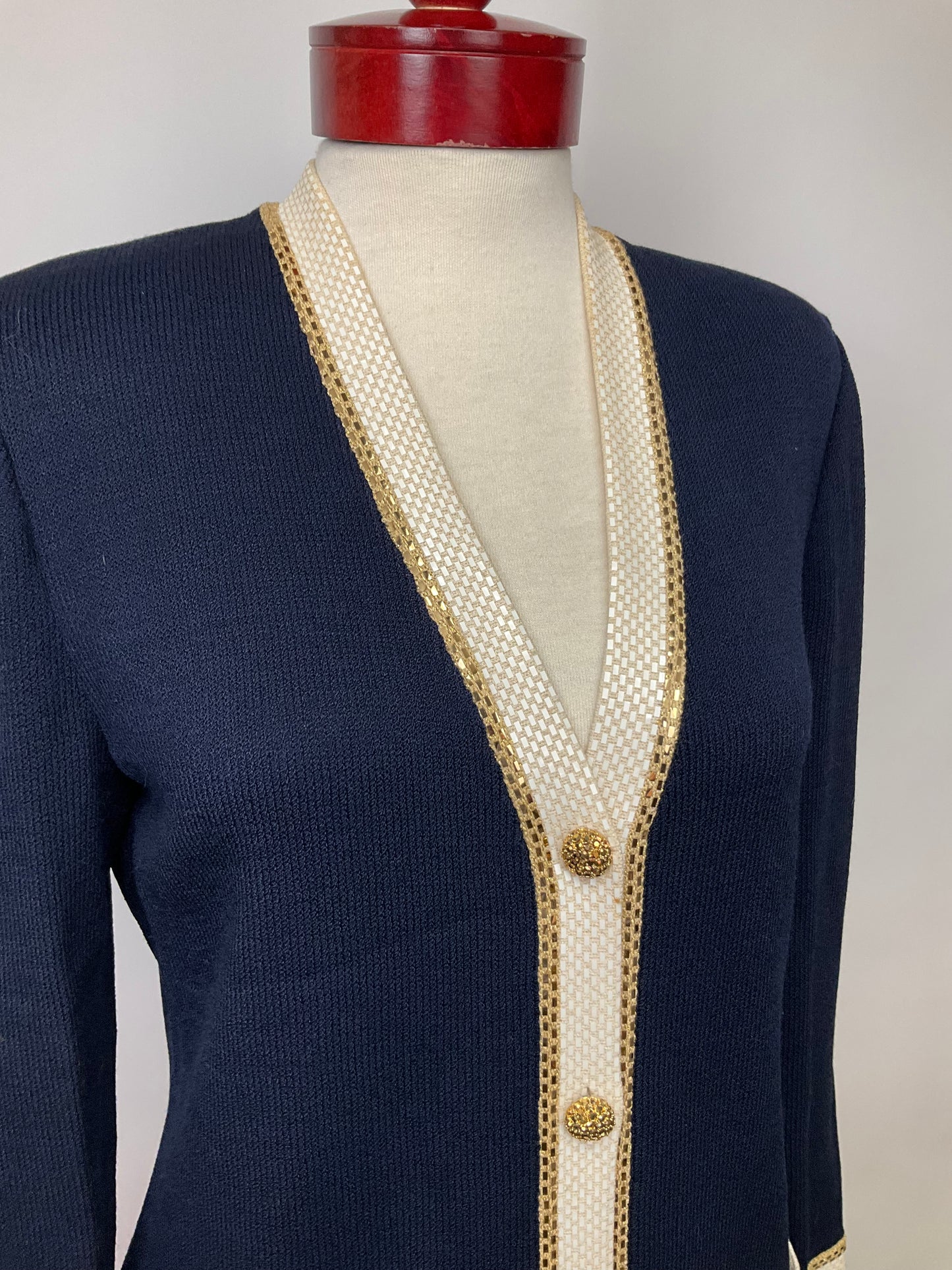 ST JOHN EVENING BLUE/CREAM SKIRT SUIT SZ 6/8