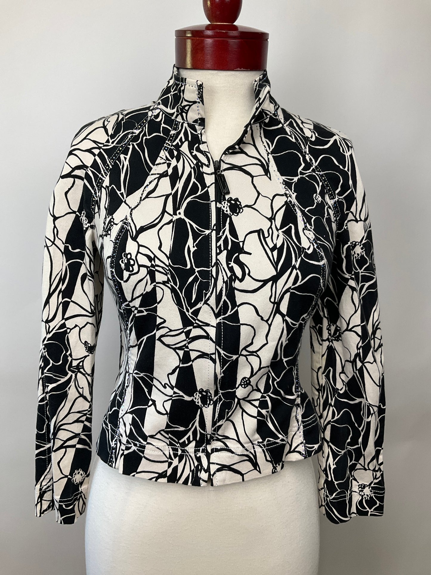 ST JOHN SPORT BLACK/WHITE SZS P