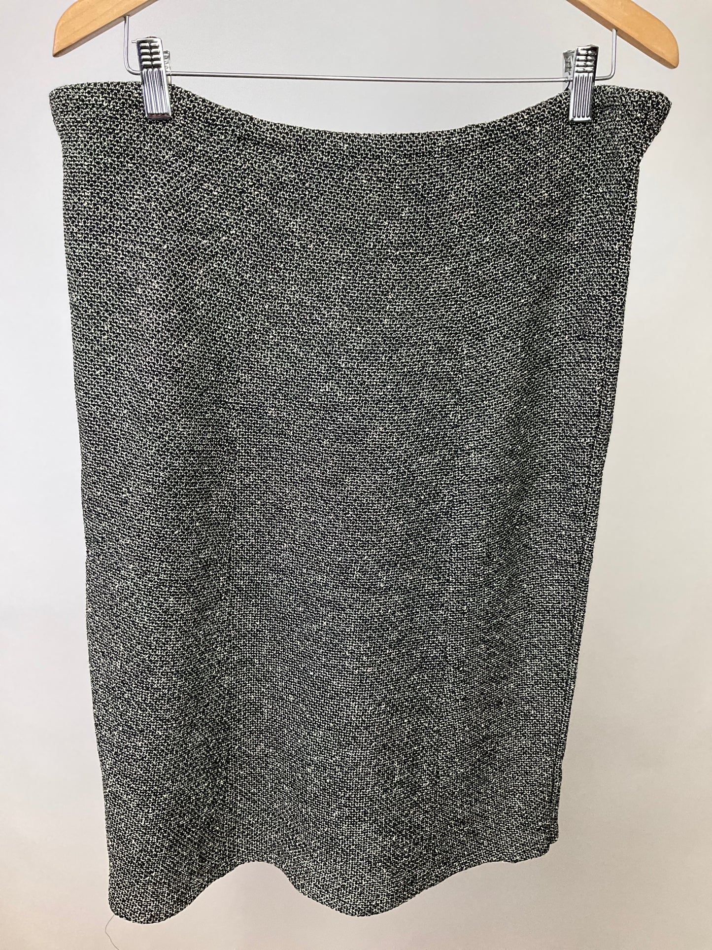 ST JOHN COLLECTION BLACK/WHITE SKIRT SZ 14-16