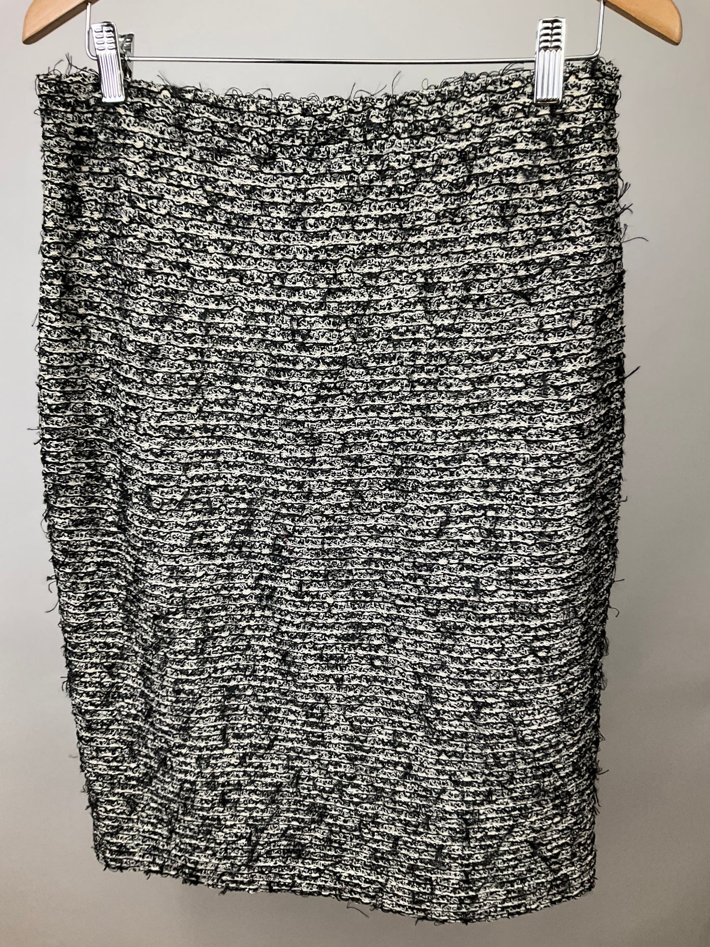 ST JOHN COURTURE WHITE/BLACK SKIRT SZ 12
