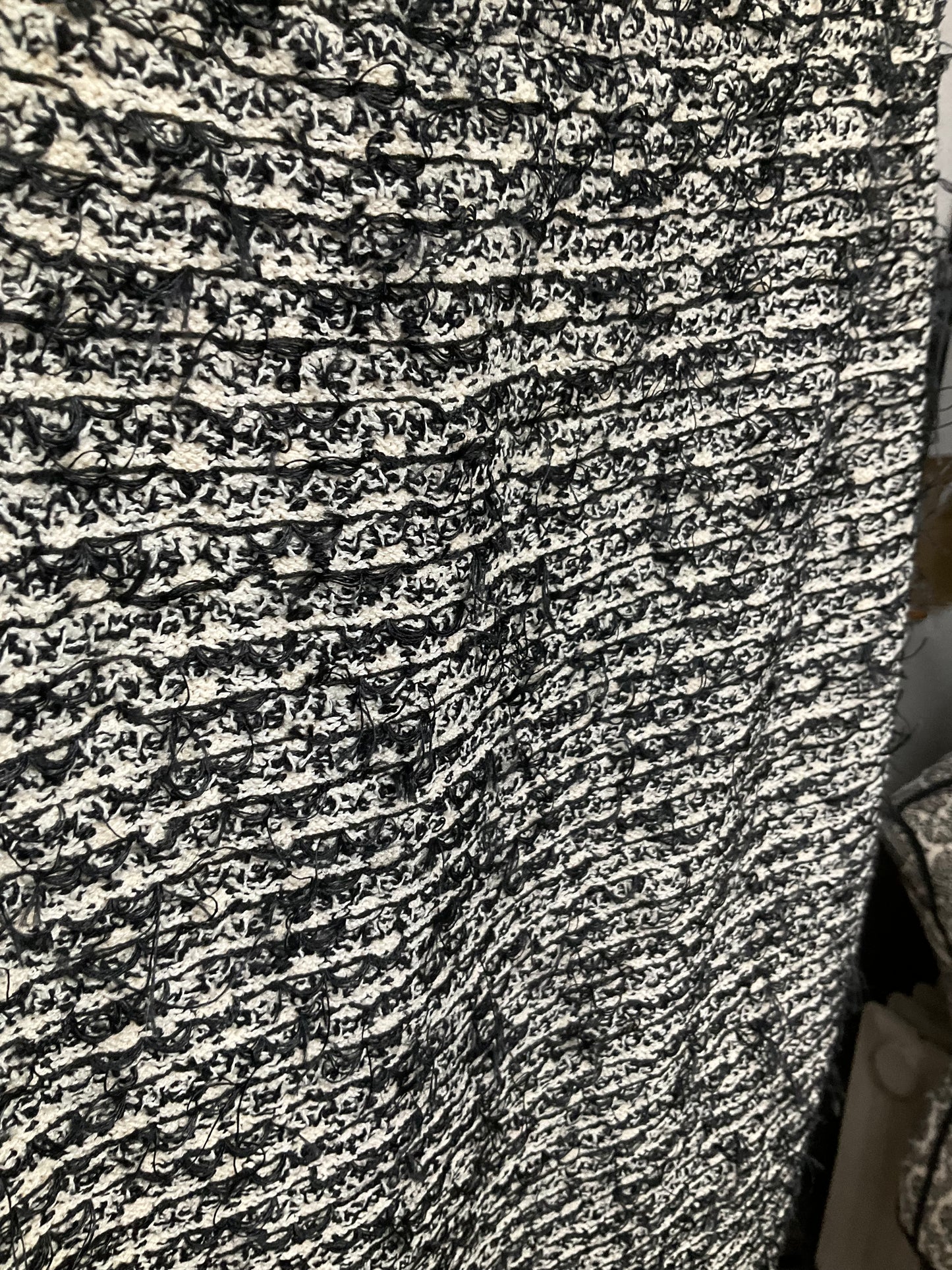 ST JOHN COURTURE WHITE/BLACK SKIRT SZ 12