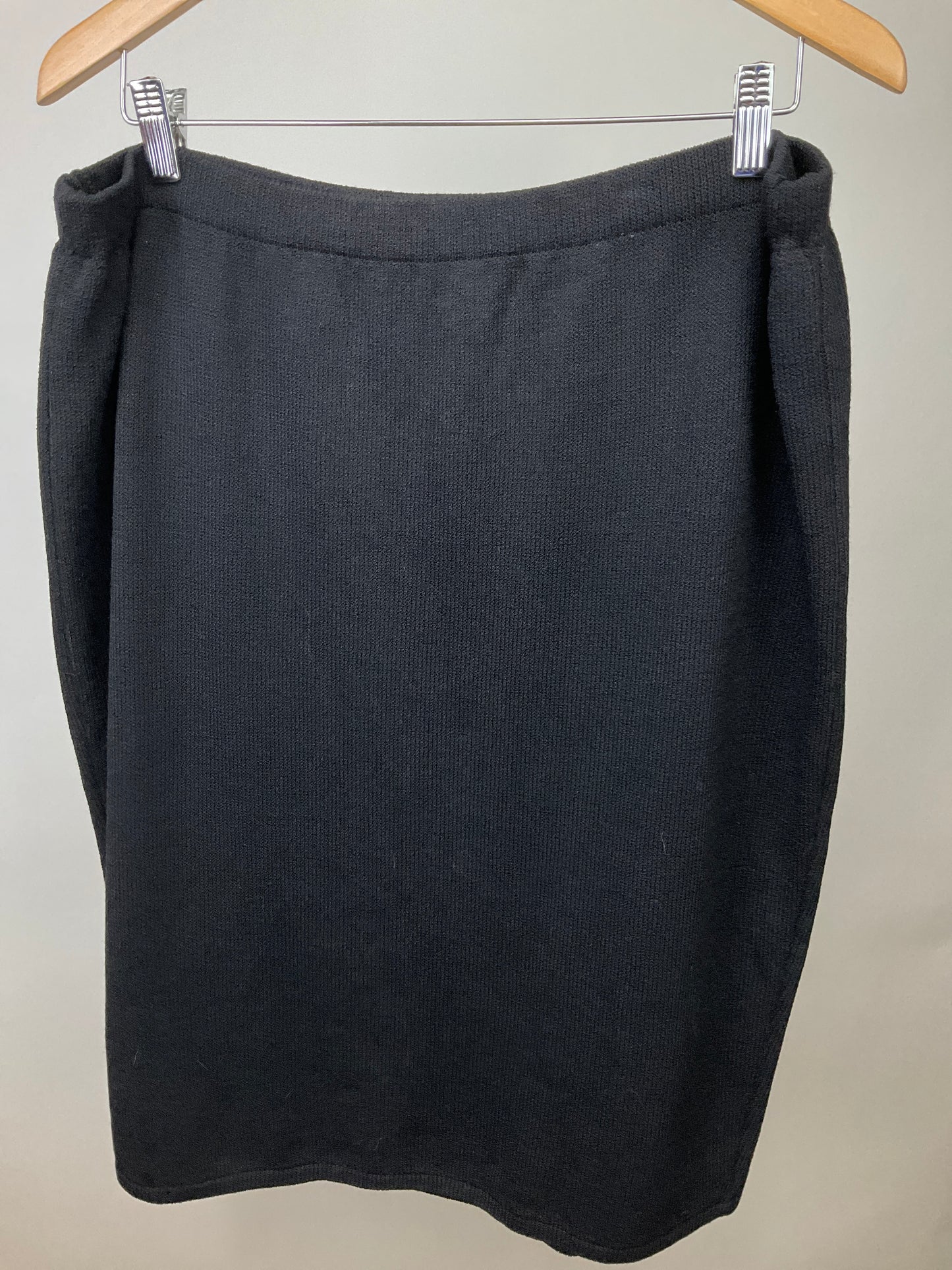 NO BRAND BLACK KNIT SKIRT SZ 18