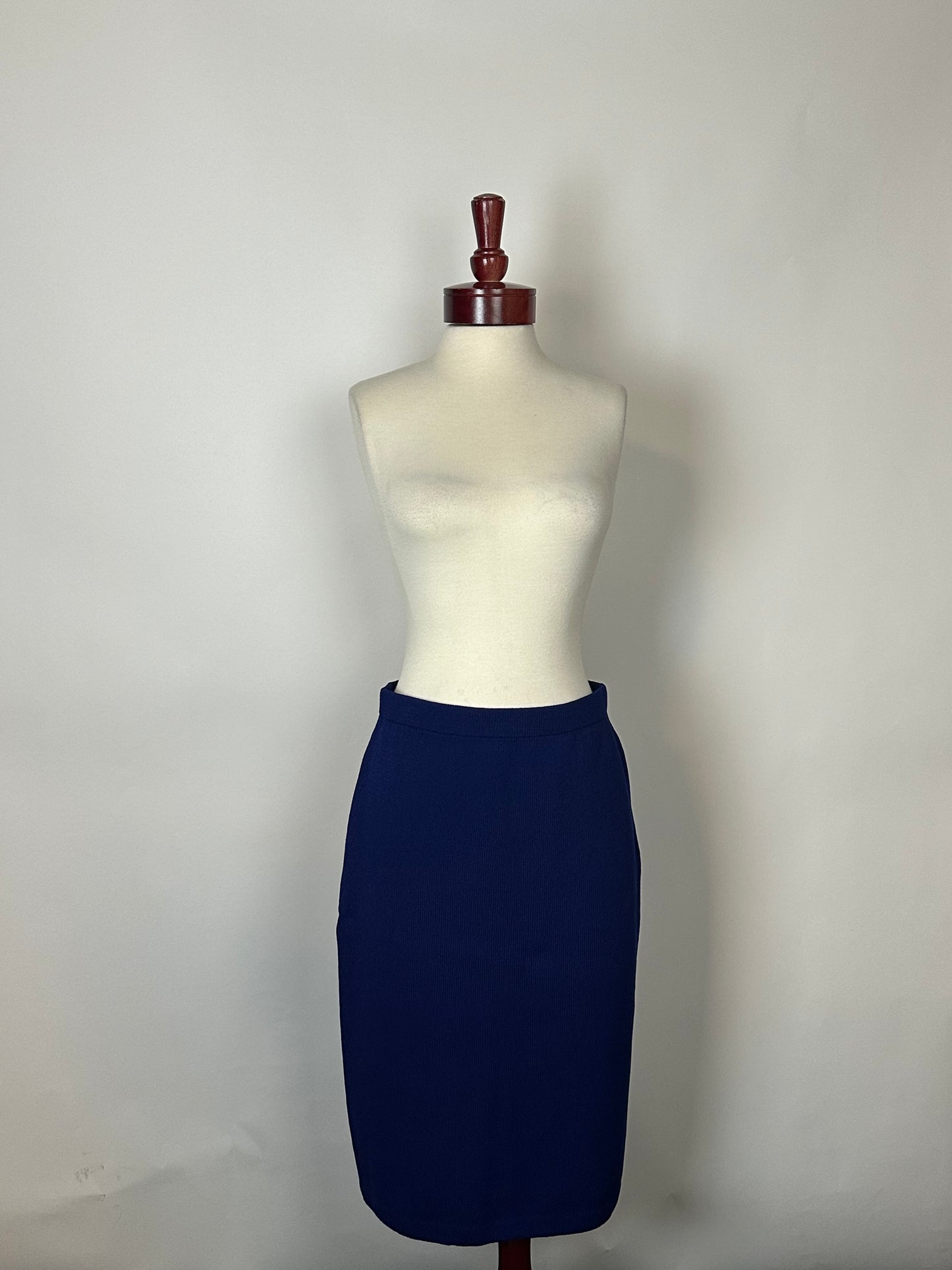 ST JOHN PURPLE SKIRT SUIT SZ 8