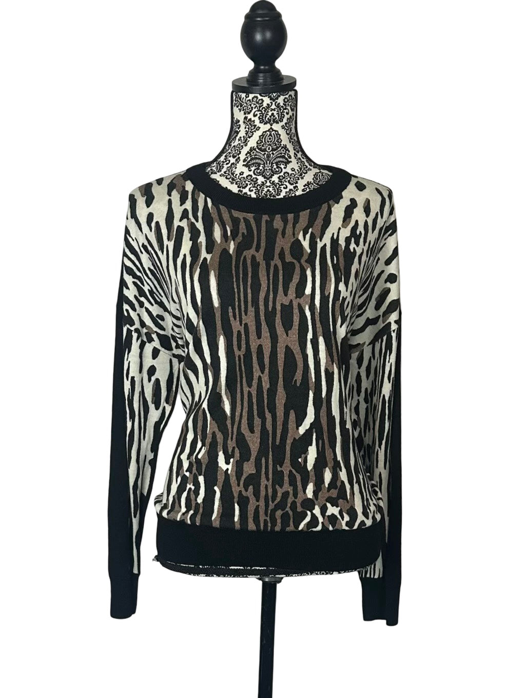 ST JOHN BLACK ANIMAL PRINT SWEATER SZ M