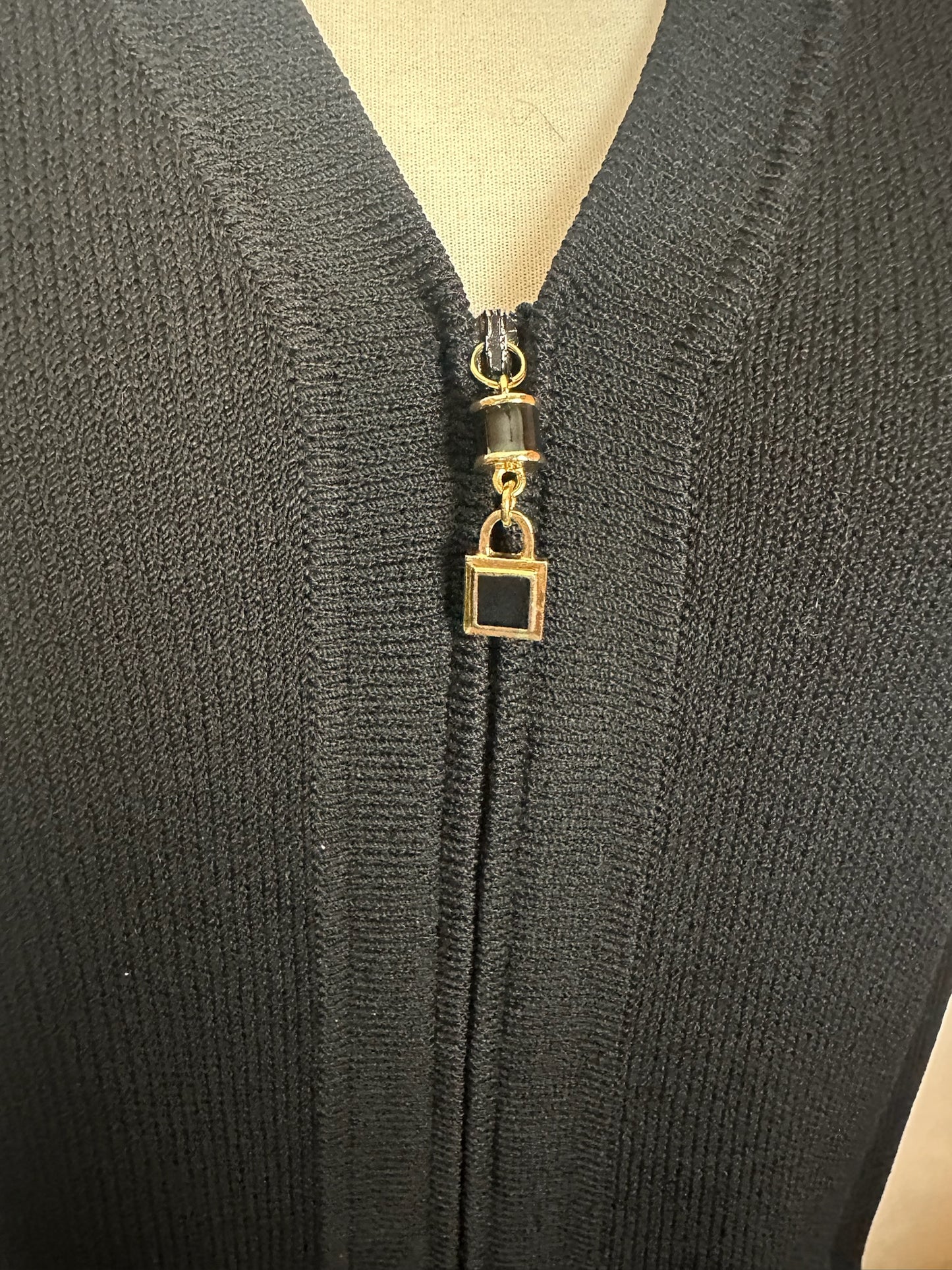 ST JOHN BASICS BLACK BLAZER SZ 10
