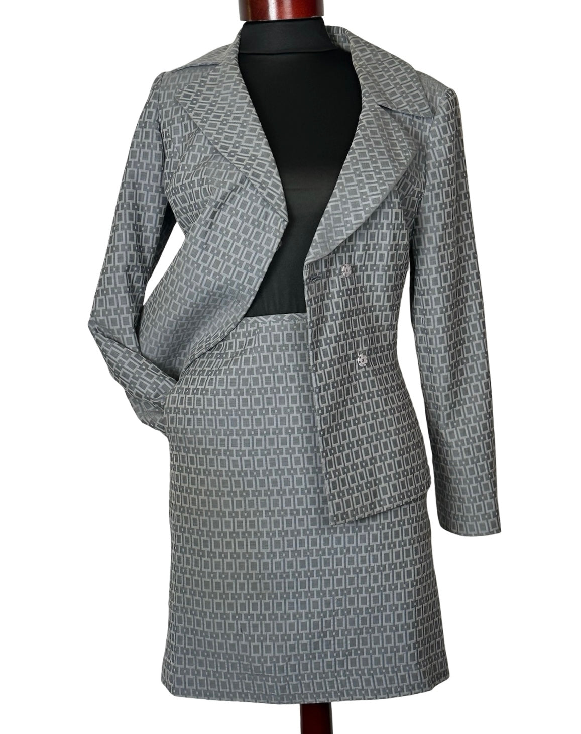 TAHARI SILVER SKIRT SUIT SZ 6