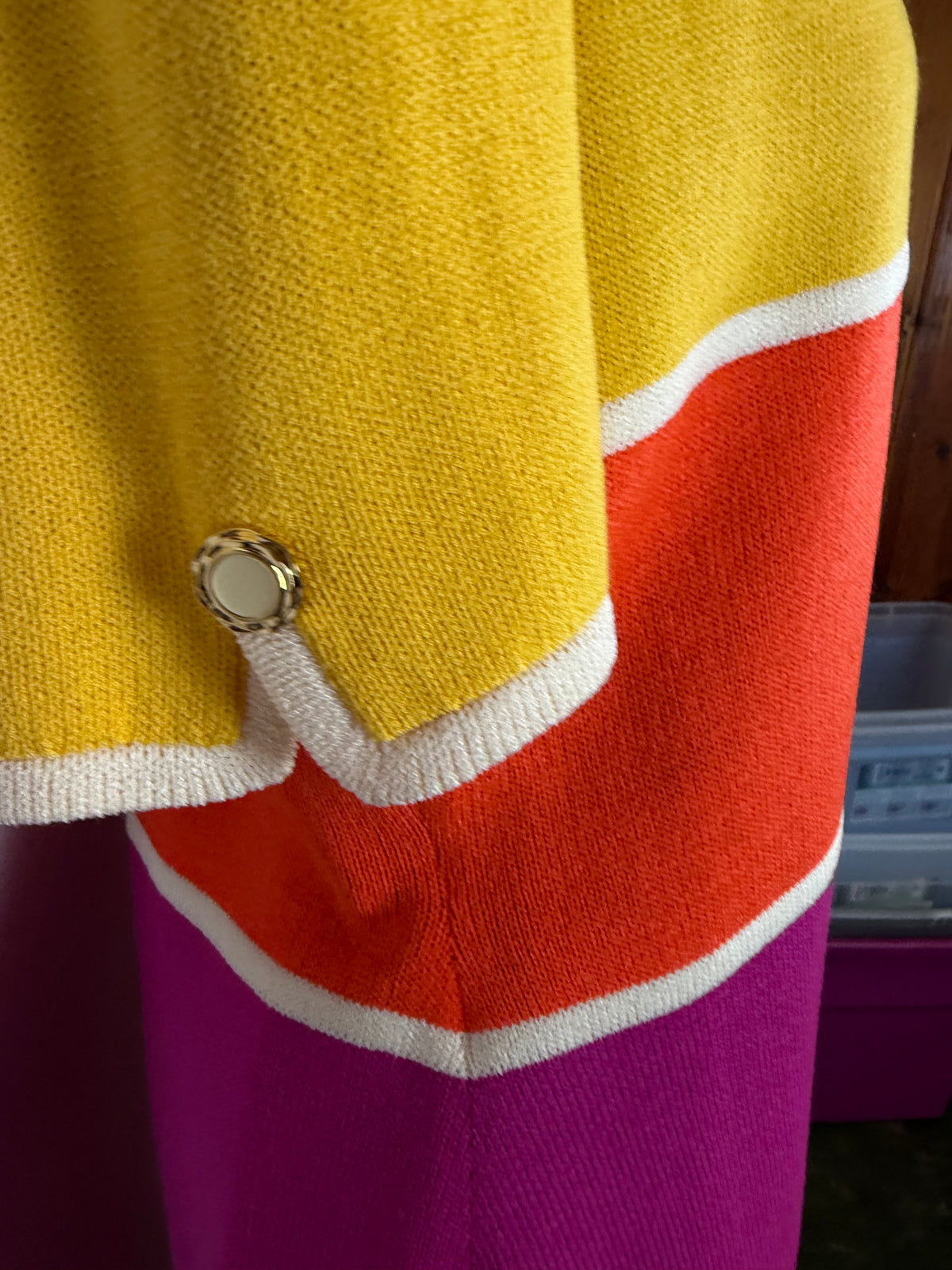 ST JOHN COLOR BLOCK SHORT SLEEVE SKIRT SUIT