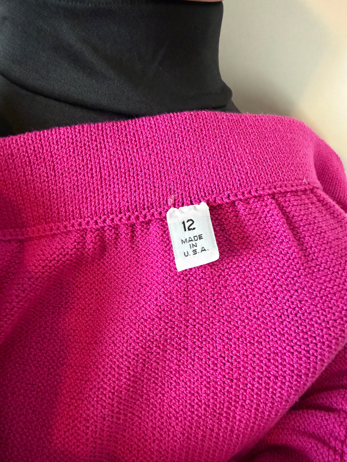 ST JOHN COLOR BLOCK SHORT SLEEVE SKIRT SUIT